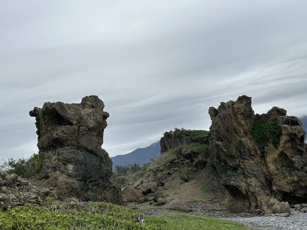 隨著繼續往跨海大橋方向走,【巨蜥石】幻化成一隻【大天狗石】,仰天咆嘯。