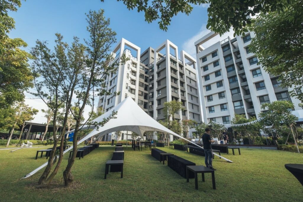 ▲圖／中港皇家建設將於4月27日舉辦以「白色生活節」為主題的草地野餐音樂會，邀請「皇家人」歡渡美好的午后時光 。