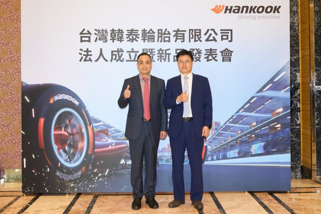 (圖右起)韓泰輪胎 亞太區負責人Mr. JUNG Young、韓泰輪胎 台灣有限公司總經理 徐勝起，致力給台灣消費者最好的輪胎。